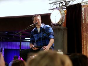 Blake Shelton Provides a Candid Backstage Experience for BS’ers