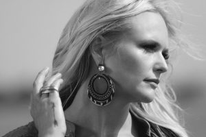 Miranda Lambert Cancels Three Shows Due to Vocal Strain; Announces “The Weight Of These Wings” Out Nov. 18