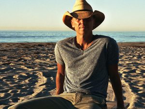 Kenny Chesney Hits No. 1 With “Setting the World on Fire”—Releases Lyric Video for “Rich and Miserable”