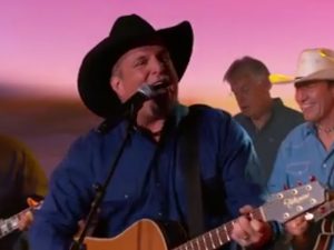 Watch Garth Brooks’ Energetic Performance of “Baby, Let’s Lay Down and Dance” on “Jimmy Kimmel Live”