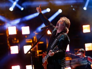 Was Travis Tritt a Fan of Beyoncé’s CMA Awards Show Performance? We’ll Give You One Guess